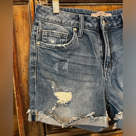 Joe’s Jeans NWOT mid rise distressed cuffed denim shorts spring summer beach - Picture 3 of 7